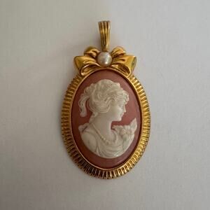 Vintage Avon Cameo Portrait Pendant Gold Tone Faux Pearl Pendant
